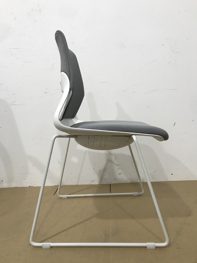 SILLA DE ESPERA 6805 (RESPALDO Y ASIENTO GRIS, ESTRUCTURA BLANCA)