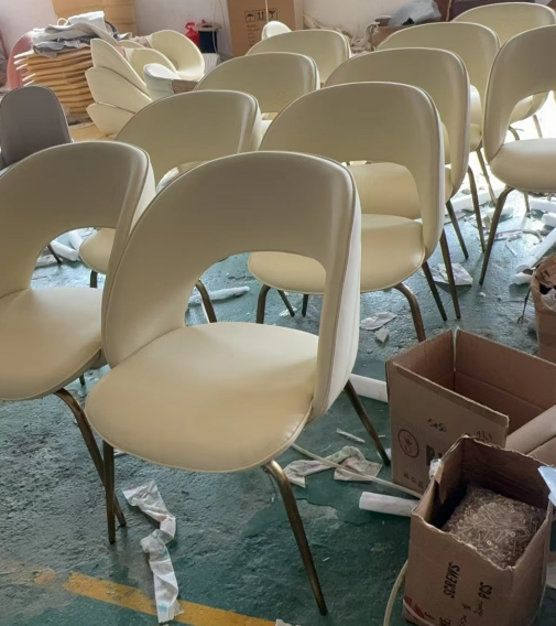 SILLA MILES BEIGE, PATAS DORADAS