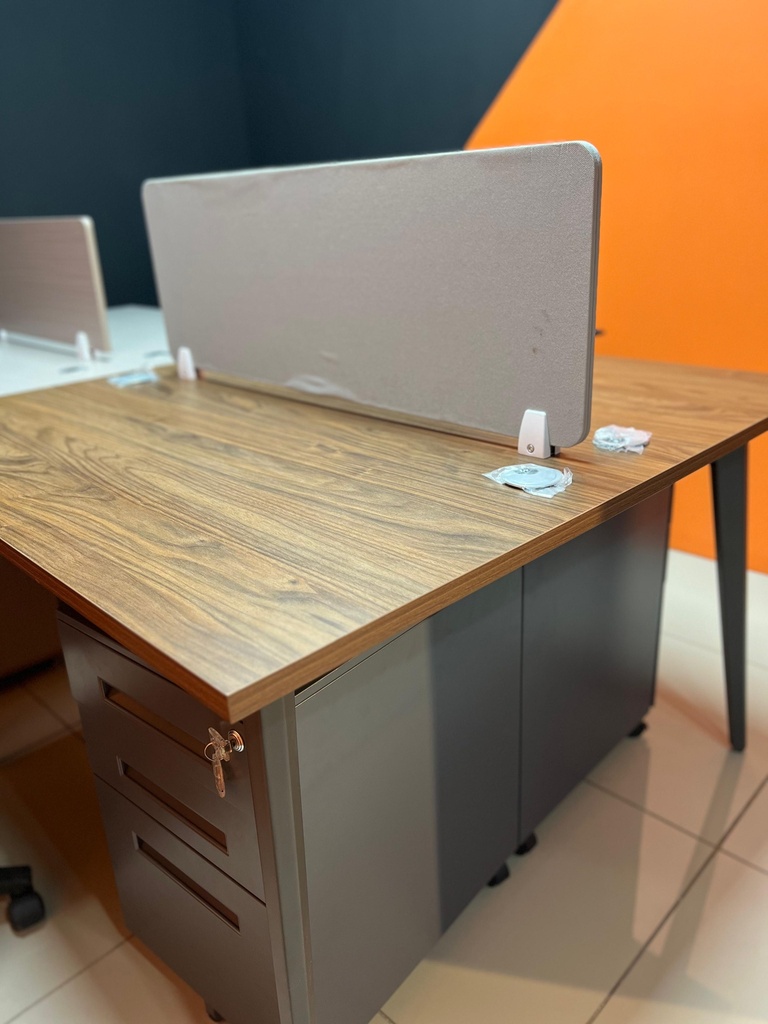 WORKSTATION DE 2/P MODELO HENRY (WS23083) 1.20x1.20x0.75M