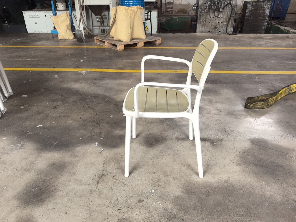 SILLA CHRIS CON BRAZOS - VERDE CON BASE BLANCA
