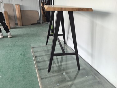 MESA TRENT BAR  TOP NATURAL Y BASE NEGRA (24X56X42ALTO)