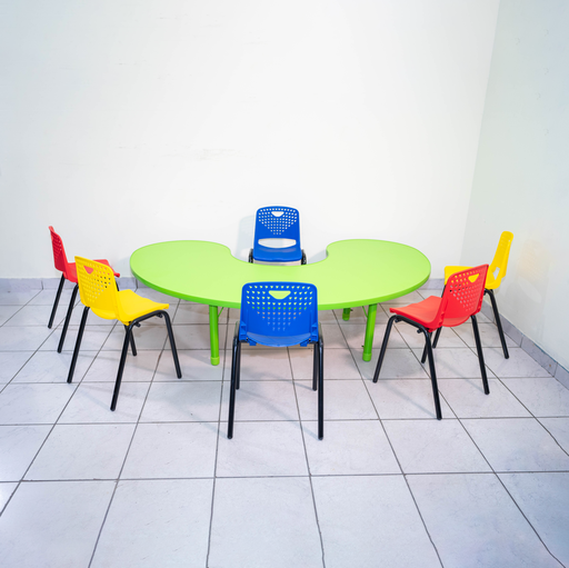 [243615] MESA KINDER PLASTICA MEDIA LUNA ALTURA AJUSTABLE MAXIMO 24"COLOR VERDE