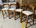 SILLA BAR DARWIN COLOR NUEZ ASIENTO BLANCO( 45x54x101CM)