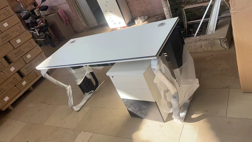 [ODFC34] ESCRITORIO SM140 PLATAFORMA BLANCO Y PATAS NEGRO (120x60x75CM)